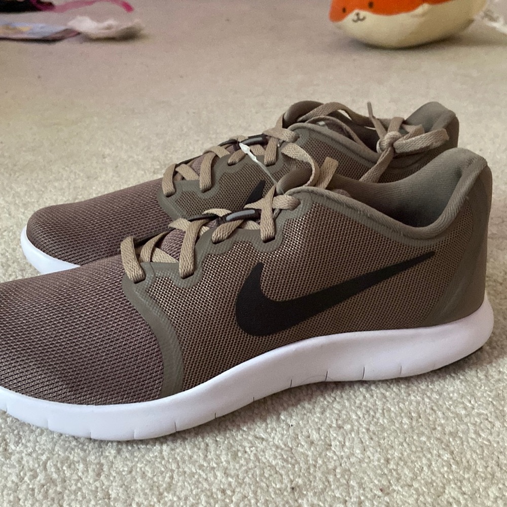 never worn, Nike flex contact brown shoes